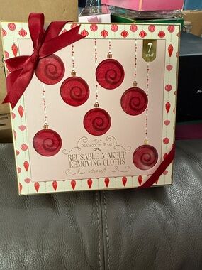 Red Reusable Makeup Removing Cloths - 7-Pack